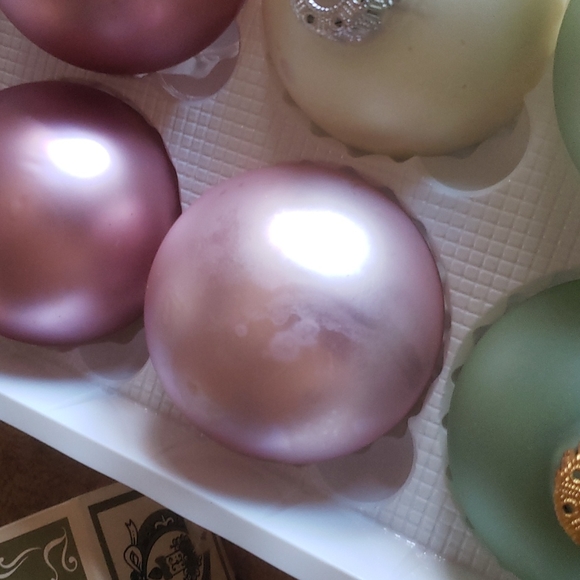 Frosted glass ball Christmas ornament bundle of 6 - Picture 9 of 10